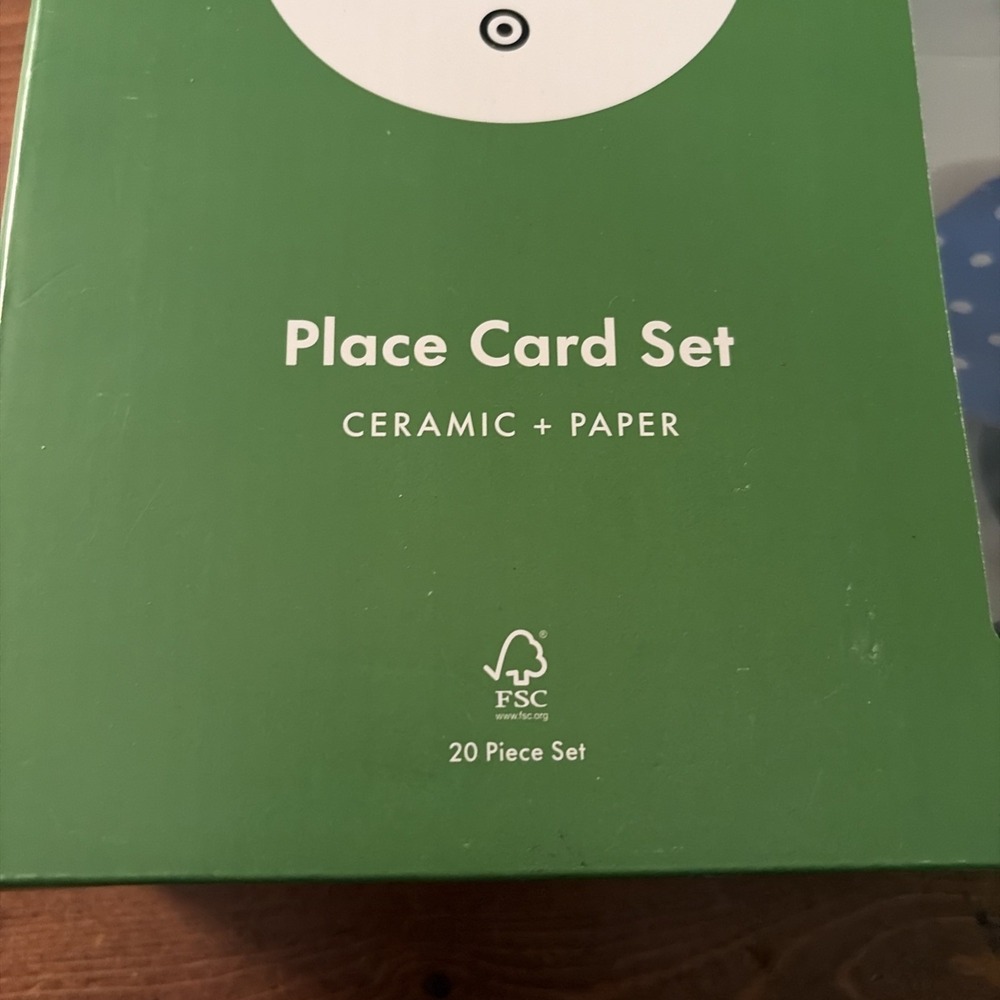 Kate Spade New York 4 Ceramic Place Card Holders & 16 Place Cards - Picture 3 of 5